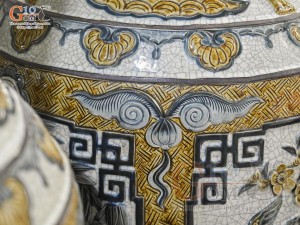 Đôi lộc bình men rạn đắp nổi Tùng Cúc Trúc Mai đuôi kênh, cao 1m75