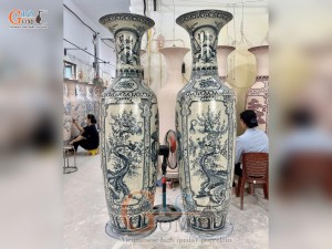 Đôi lộc bình men rạn họa tiết Tứ Cảnh, cao 1m75