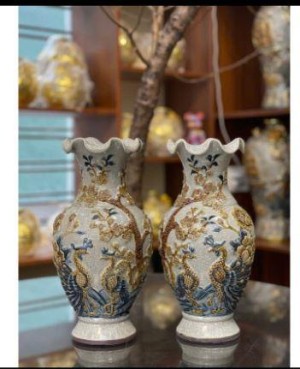 Đôi lộc bình men rạn miệng lượn đắp nổi công đào, cao 26cm