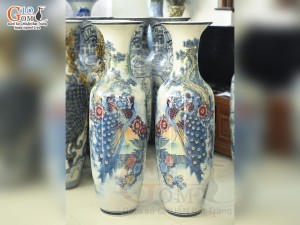 Đôi lộc bình men chàm cổ họa tiết Công Đào Phú Quý, cao 1m40