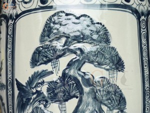 Đôi lộc bình men tràm cổ họa tiết Tứ Cảnh nổi, cao 1m40