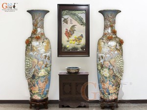 Đôi lộc bình men vân mây đắp nổi Công Đào Phú Quý vẽ vàng 24k, cao 175cm