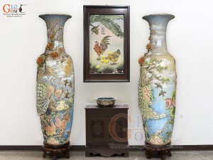 Đôi lộc bình men vân mây đắp nổi Công Đào Phú Quý vẽ vàng 24k, cao 175cm