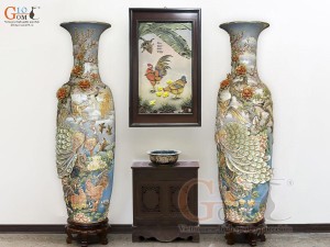 Đôi lộc bình men vân mây đắp nổi Công Đào Phú Quý vẽ vàng 24k, cao 175cm