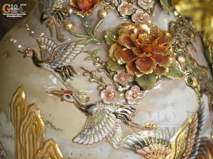 Đôi lộc bình men vân mây đắp nổi Công Đào Phú Quý vẽ vàng 24k, cao 175cm