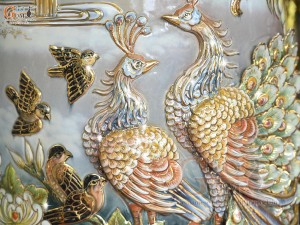 Đôi lộc bình men vân mây đắp nổi Công Đào Phú Quý vẽ vàng 24k, cao 175cm