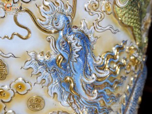 Đôi lộc bình men vân mây đắp nổi Cửu Long vờn mây vẽ vàng 24k, cao 2m