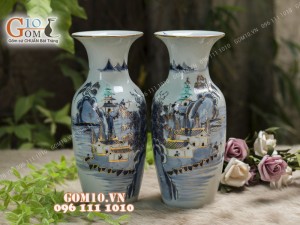 Đôi lộc bình men lam cổ họa tiết Sơn Thủy Hữu Tình vẽ Vàng 24k, cao 36cm Đôi lộc bình men lam cổ họa tiết Sơn Thủy Hữu Tình vẽ Vàng 24k, cao 36cm