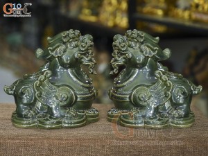 Đôi tỳ hưu men ngọc đắp nổi, cao 17cm