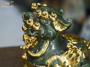 Đôi tỳ hưu men ngọc đắp nổi dát vàng, cao 17cm