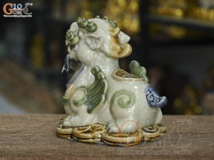 Đôi tỳ hưu men rạn đắp nổi, cao 17cm