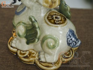 Đôi tỳ hưu men rạn đắp nổi, cao 17cm