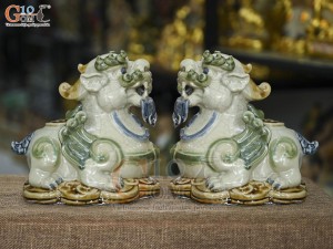 Đôi tỳ hưu men rạn đắp nổi, cao 17cm