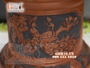 Đôn gốm chân tròn khắc nổi họa tiết công đào, cao 33cm