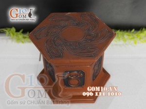 Đôn gốm chân trụ khắc nổi,  cao 23cm 