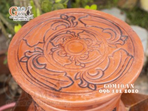 Đôn gốm họa tiết Công đào, cao 33cm