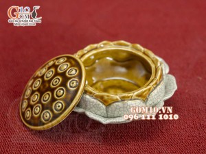 Đốt trầm men rạn đắp nổi Sen Cát Tường, đường kính 14,5cm