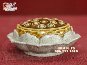 Đốt trầm men rạn đắp nổi Sen Cát Tường, đường kính 14,5cm