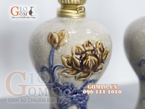 Đôi đèn dầu men rạn đắp nổi sen, cao 20cm