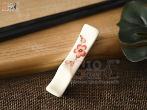 Gác đũa men kem vẽ hoa đào đỏ