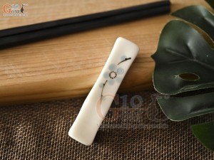 Gác đũa men kem vẽ hoa đào xanh