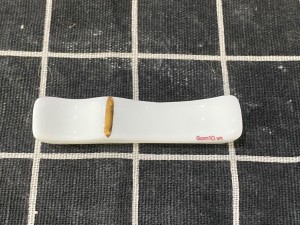 Gác đũa men trắng kẻ chỉ vàng kim