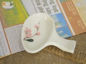 Gác thìa đũa men kem vẽ Đào phai