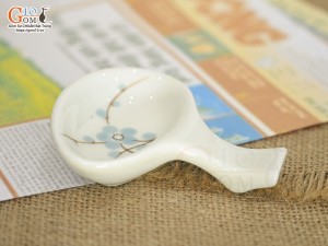 Gác thìa đũa men kem vẽ Đào xanh