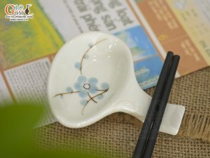 Gác thìa đũa men kem vẽ Đào xanh