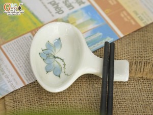 Gác thìa đũa men kem vẽ Sen xanh