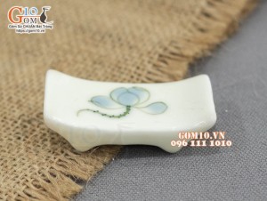 Gác thìa men kem vẽ hoa Sen xanh
