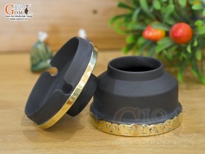 Gạt tàn gốm đen bọc đồng