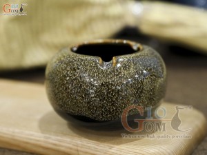 Gạt tàn men gấm vàng