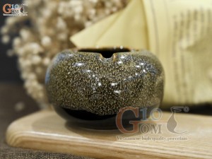 Gạt tàn men gấm vàng