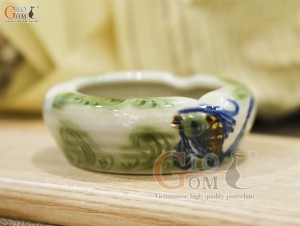 Gạt tàn men vuốt vẽ cá