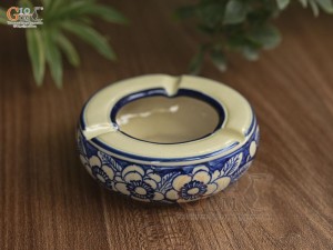 Gạt tàn tròn men cổ vẽ hoa xanh lam