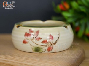 Gạt tàn tròn men vuốt vẽ hoa sen đỏ