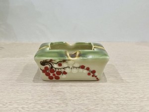 Gạt tàn vuông men vuốt vẽ hoa đào