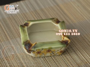 Gạt tàn vuông men vuốt vẽ hoa mai vàng