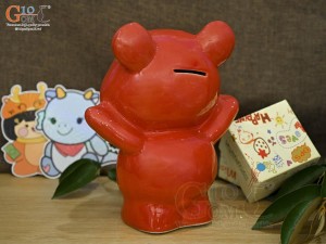 Gấu sứ tiết kiệm dang tay màu đỏ, cao 22cm