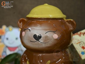 Gấu sứ tiết kiệm màu nâu nón vàng, cao 19cm