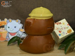 Gấu sứ tiết kiệm màu nâu nón vàng, cao 19cm