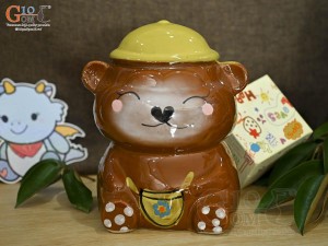 Gấu sứ tiết kiệm màu nâu nón vàng, cao 19cm