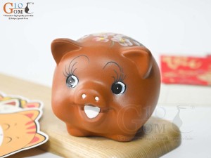 Heo sứ đất đỏ vẽ hoa, cao 11cm