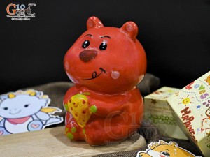 Heo sứ tiết kiệm dáng đứng màu đỏ, cao 16,5cm