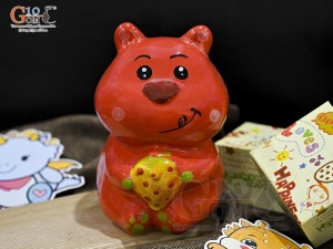 Heo sứ tiết kiệm dáng đứng màu đỏ, cao 16,5cm