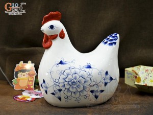 Gà mái tiết kiệm vẽ hoa dây, cao 30cm