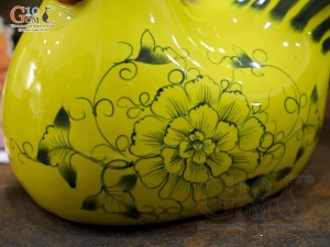 Gà trồng tiết kiệm vẽ hoa dây màu vàng, cao 26cm
