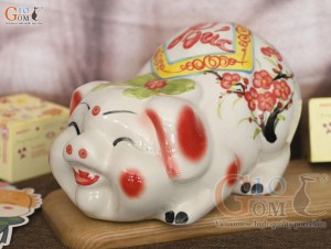 Heo sứ tiết kiệm dáng nằm mắt híp trắng, dài 23cm