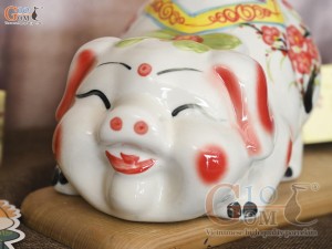 Heo sứ tiết kiệm dáng nằm mắt híp trắng, dài 23cm